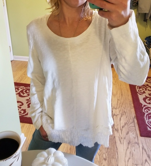 Chalet Tops - Beautiful White Chalet et cece Top